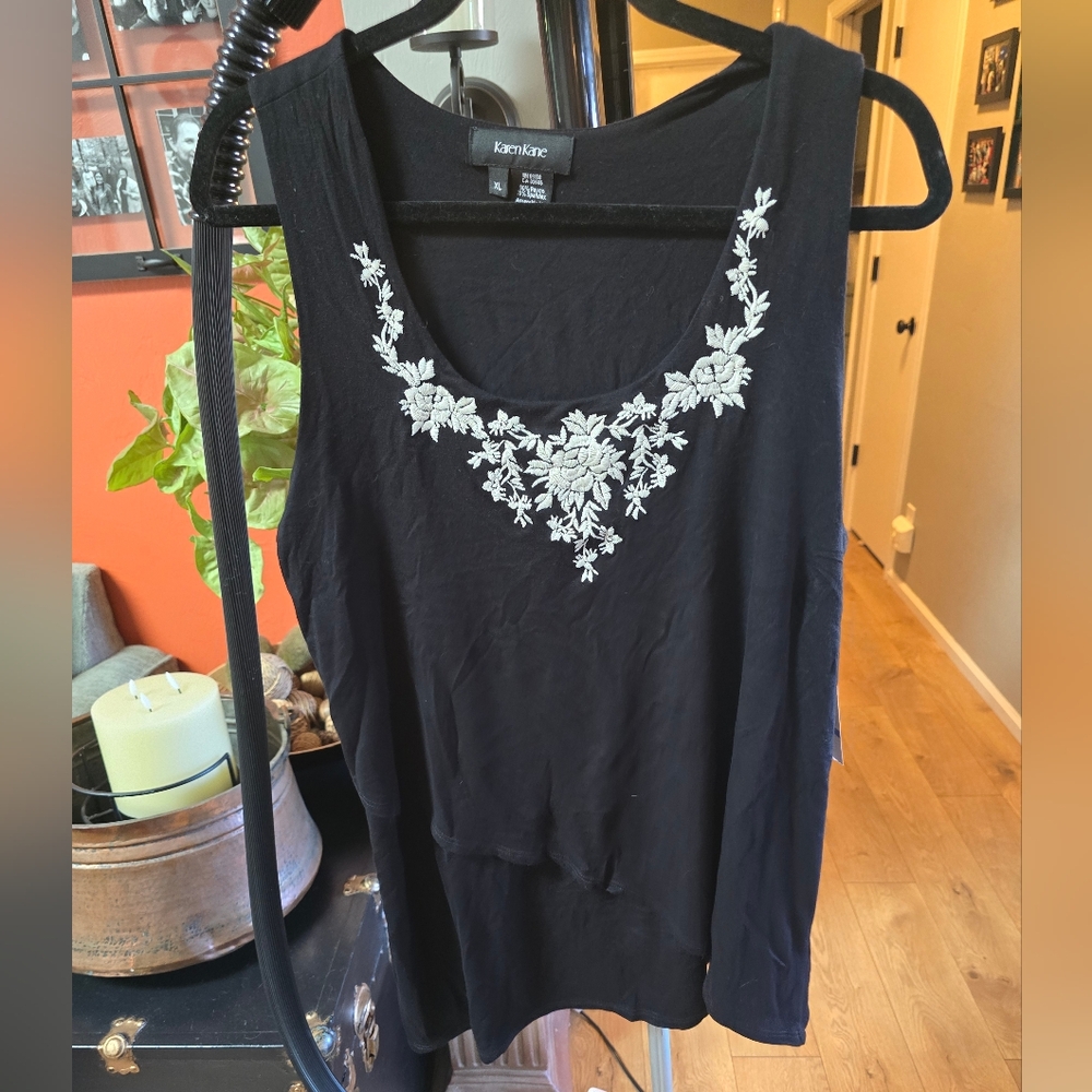New Karen Kane Embroidered Top XL
